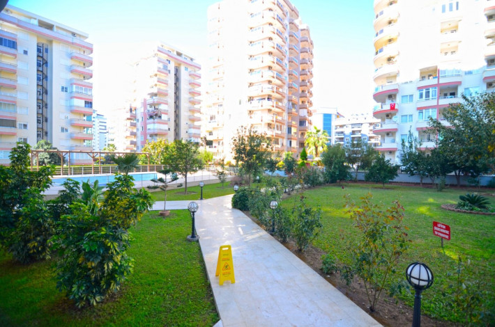 Полностью меблированная трехкомнатная квартира 2+1 в 500 метрах от моря в Махмутларе, 118 м2 - Ракурс 8