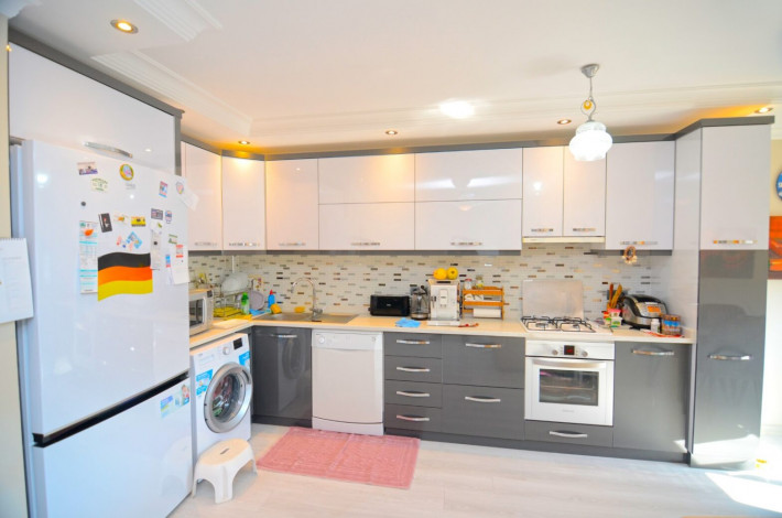 Полностью меблированная трехкомнатная квартира 2+1 в 500 метрах от моря в Махмутларе, 118 м2 - Ракурс 13