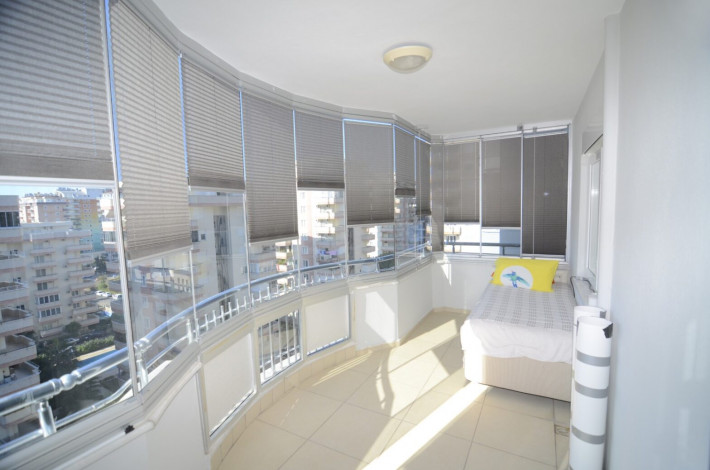 Полностью меблированная трехкомнатная квартира 2+1 в 500 метрах от моря в Махмутларе, 118 м2 - Ракурс 15