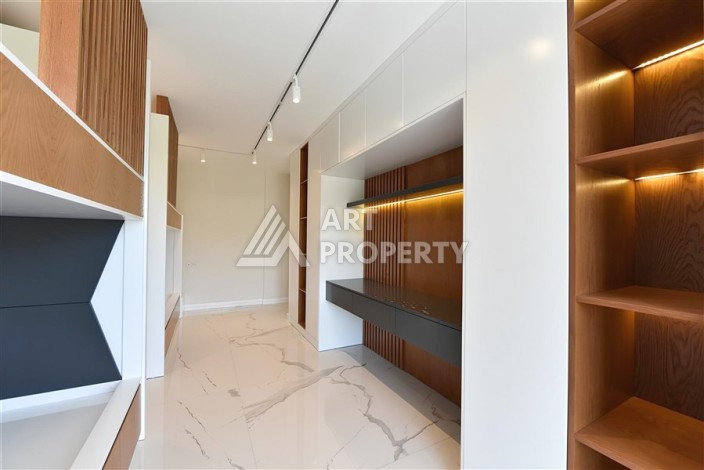 Элитная недвижимость в центре Алании, квартира 4+1 площадью 210 кв.м. - Ракурс 1