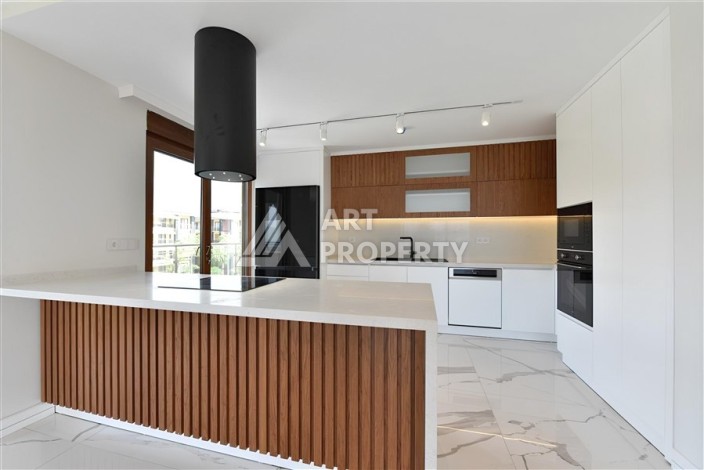 Элитная недвижимость в центре Алании, квартира 4+1 площадью 210 кв.м. - Ракурс 2