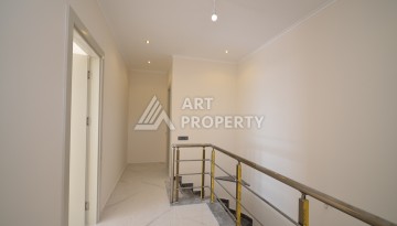 Современный дуплекс 2+1 с панорамным видом на море и бассейн — отличное предложение для комфортной жизни и отдыха. - Ракурс 12