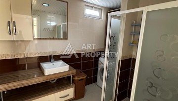 Срочная продажа просторной квартиры 2+1 в районе Махмутлар рядом с морем - Ракурс 5