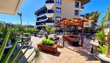 Квартира 1+1 в элитной резиденции района Оба, Алания — 55 м² с видом на бассейн - Ракурс 7