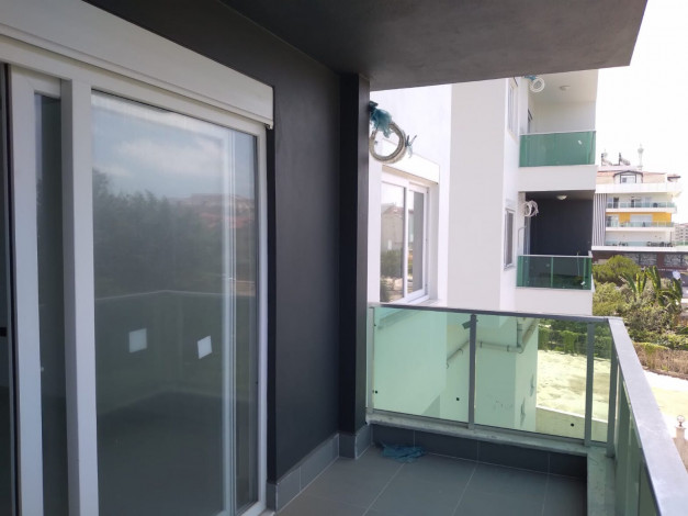 Двухкомнатная квартира в 150 метрах от Средиземного моря в районе Кестель, 55 м2 - Ракурс 3