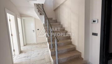 Двухуровневая квартира 4+1 с видом на море в районе Чыплаклы, Алания — 170 м² - Ракурс 9