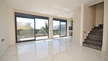 Садовый дуплекс  2+1 в современном комплексе района Демирташ. - Ракурс 1