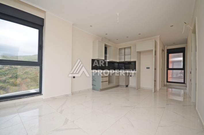 Современная квартира 2+1 с видоми на горы, море и город в современном комплексе Демирташ. - Ракурс 1