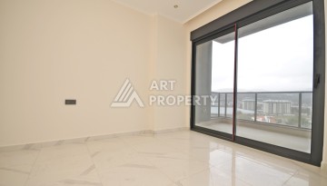 Современная квартира 2+1 с видоми на горы, море и город в современном комплексе Демирташ. - Ракурс 8