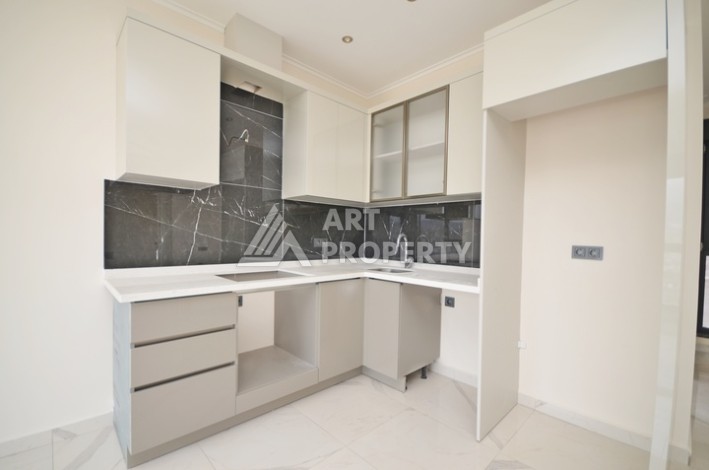 Современная квартира 2+1 с видоми на горы, море и город в современном комплексе Демирташ. - Ракурс 8