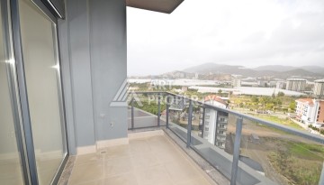 Современная квартира 2+1 с видоми на горы, море и город в современном комплексе Демирташ. - Ракурс 13