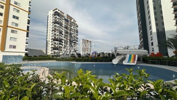 Квартира 1+1 с отдельной кухней в районе Томюк, Мерсин — 450 м до моря - Ракурс 1