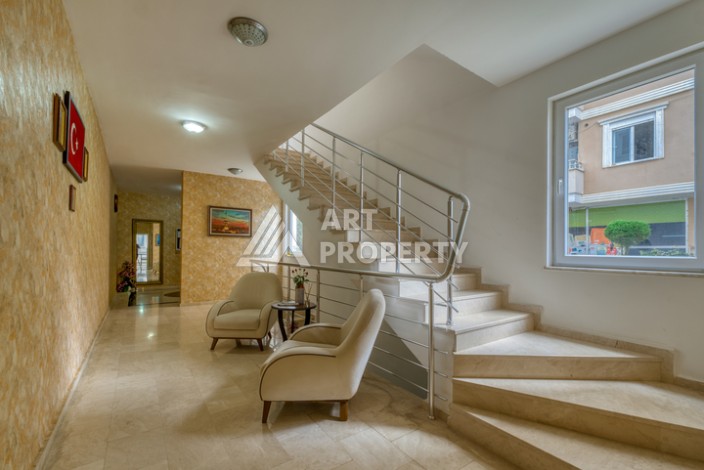 Просторная квартира 1+1 в Махмутларе в 200 метрах от моря с панорамными видами - Ракурс 5