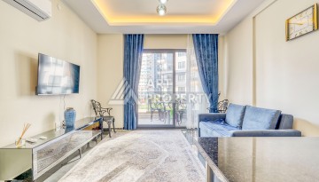 Современная квартира планировки 1+1 с мебелью и техникой в комплексе с богатой инфраструктурой в районе в Махмутларе. - Ракурс 1