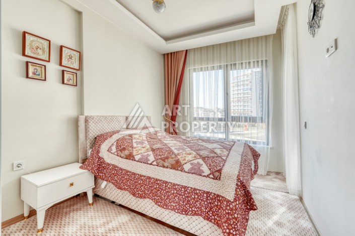 Современная квартира планировки 1+1 с мебелью и техникой в комплексе с богатой инфраструктурой в районе в Махмутларе. - Ракурс 2