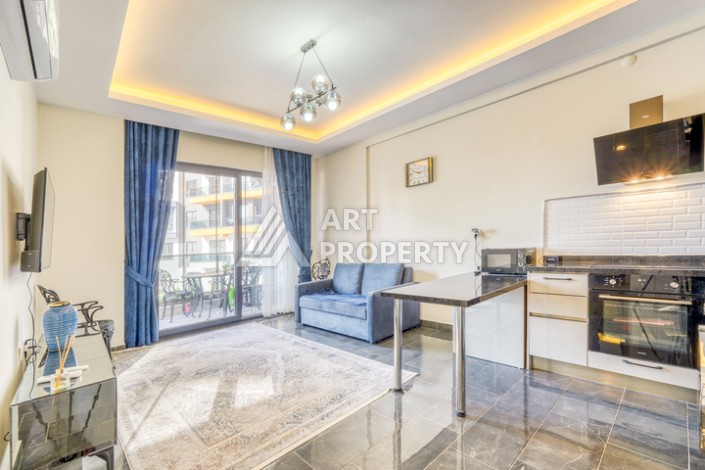 Современная квартира планировки 1+1 с мебелью и техникой в комплексе с богатой инфраструктурой в районе в Махмутларе. - Ракурс 3