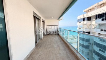 Просторная квартира 2+1 на первой линии в районе Махмутлар — идеальный вариант у самого моря. - Ракурс 1