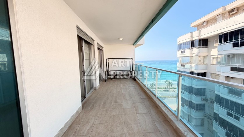 Просторная квартира 2+1 на первой линии в районе Махмутлар — идеальный вариант у самого моря. - Ракурс 0