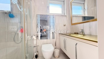 Просторная квартира 2+1 на первой линии в районе Махмутлар — идеальный вариант у самого моря. - Ракурс 6