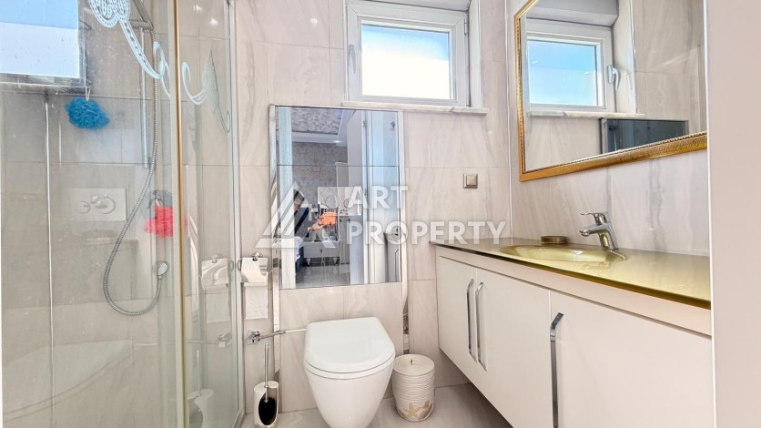 Просторная квартира 2+1 на первой линии в районе Махмутлар — идеальный вариант у самого моря. - Ракурс 5