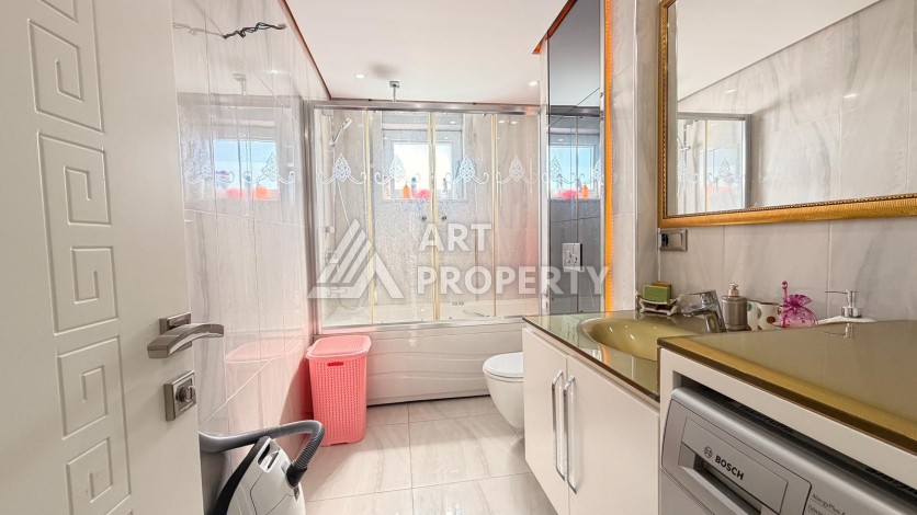 Просторная квартира 2+1 на первой линии в районе Махмутлар — идеальный вариант у самого моря. - Ракурс 10