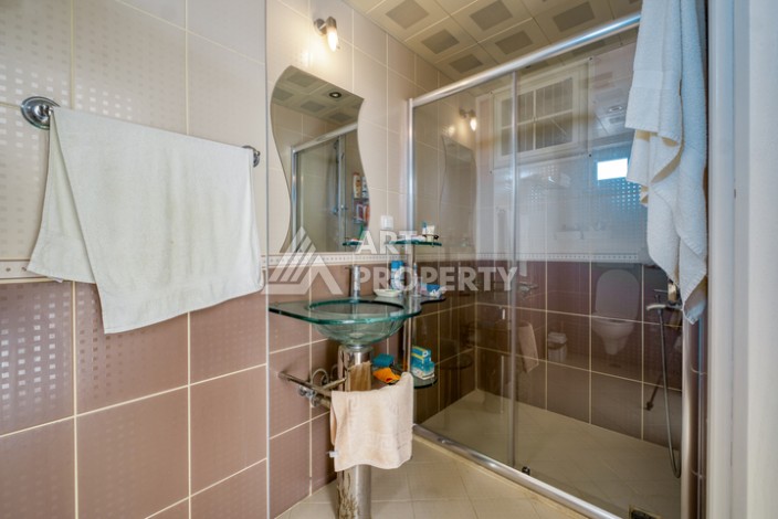 Квартира 2+1 с панорамным видом на море всего в 50 метрах от пляжа в районе Махмутлар. - Ракурс 19