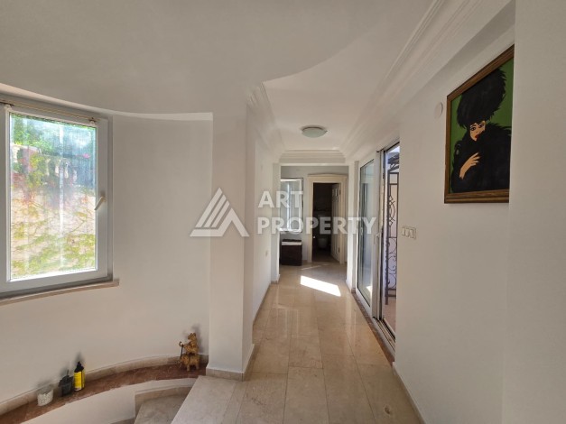 Просторный меблированный дуплекс 2+1 с панорамными видами на горы и город в  районе Каргыджак. - Ракурс 6