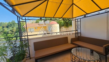 Просторный меблированный дуплекс 2+1 с панорамными видами на горы и город в  районе Каргыджак. - Ракурс 9