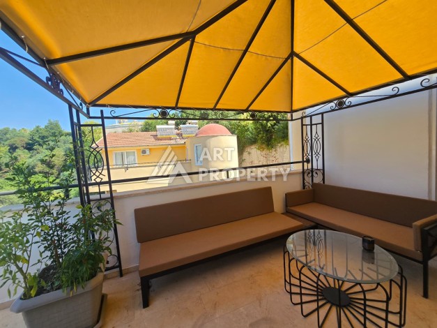 Просторный меблированный дуплекс 2+1 с панорамными видами на горы и город в  районе Каргыджак. - Ракурс 8