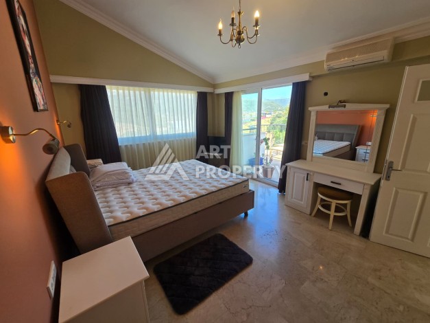 Просторный меблированный дуплекс 2+1 с панорамными видами на горы и город в  районе Каргыджак. - Ракурс 9