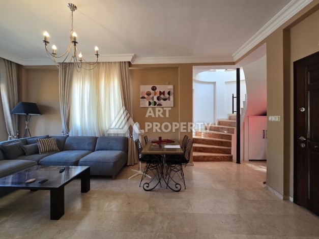 Просторный меблированный дуплекс 2+1 с панорамными видами на горы и город в  районе Каргыджак. - Ракурс 19