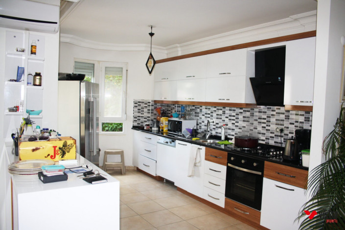 Вилла 4+1 у моря с видом на море и горы в районе Кестель, 240 м2 - Ракурс 2