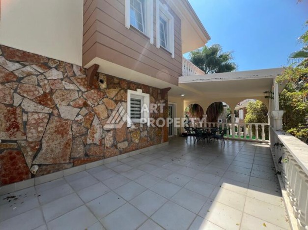 Просторная вилла 3+1 в комплексе в районе Инжекум - Ракурс 3