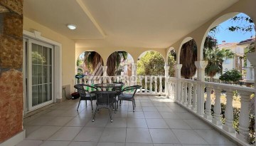 Просторная вилла 3+1 в комплексе в районе Инжекум - Ракурс 5