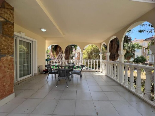 Просторная вилла 3+1 в комплексе в районе Инжекум - Ракурс 4