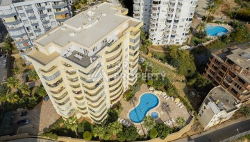 Большая квартира 2+1 в Тосмуре, 350 м до моря - Ракурс 1