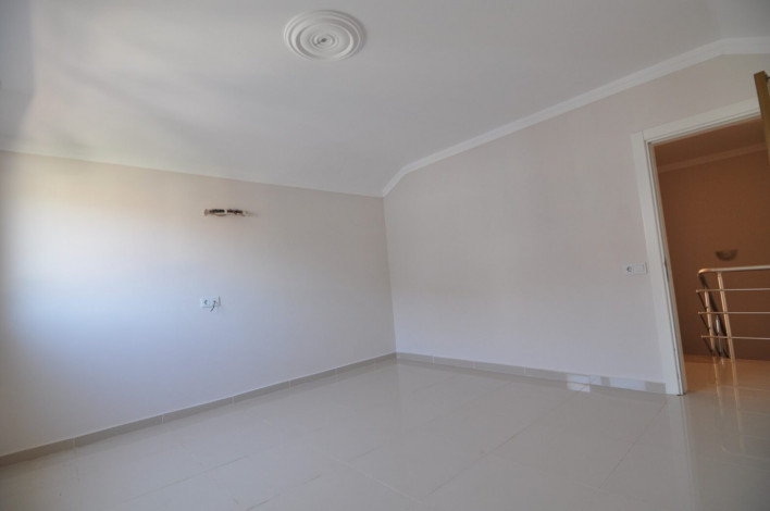 Дуплекс 4+1 в 200 метрах от моря в районе Кестель, 200 м2 - Ракурс 16