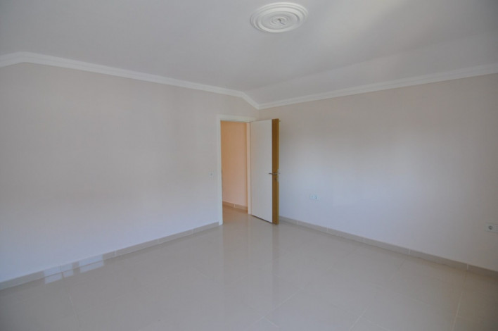 Дуплекс 4+1 в 200 метрах от моря в районе Кестель, 200 м2 - Ракурс 18