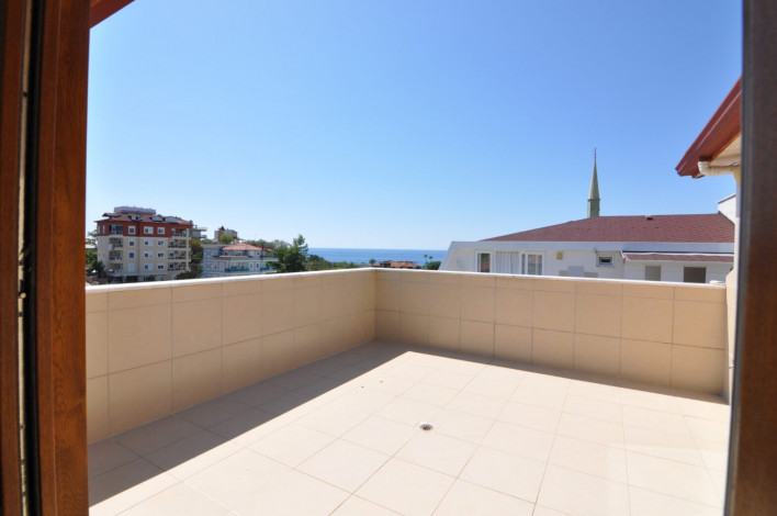 Дуплекс 4+1 в 200 метрах от моря в районе Кестель, 200 м2 - Ракурс 32