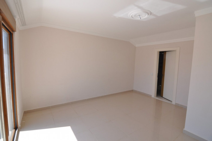 Дуплекс 4+1 в 200 метрах от моря в районе Кестель, 200 м2 - Ракурс 33