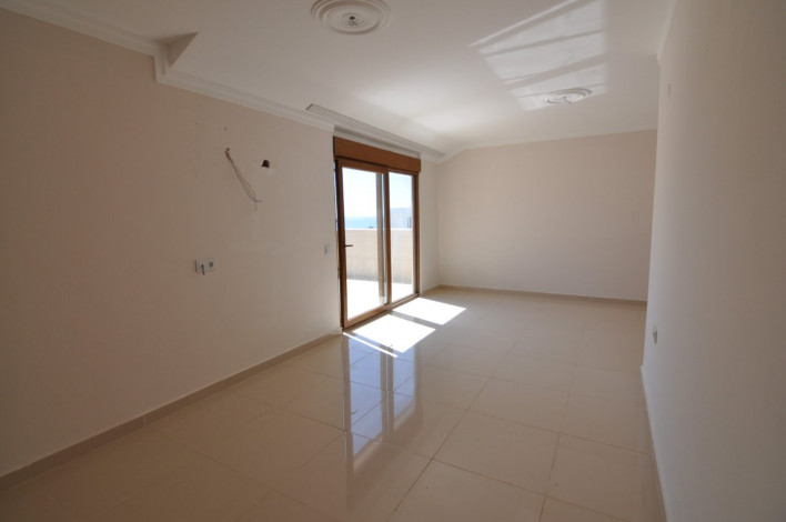 Дуплекс 4+1 в 200 метрах от моря в районе Кестель, 200 м2 - Ракурс 34