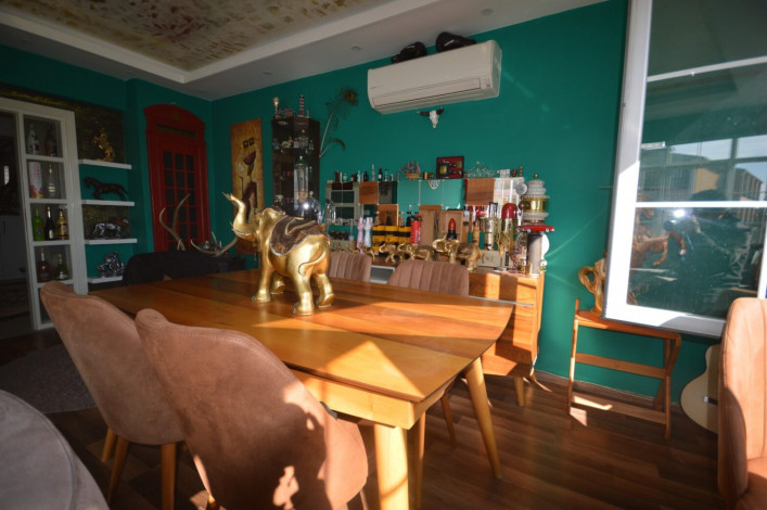 Меблированная четырехкомнатная квартира с дизайнерским ремонтом в самом центре Аланьи, 130 м2 - Ракурс 5