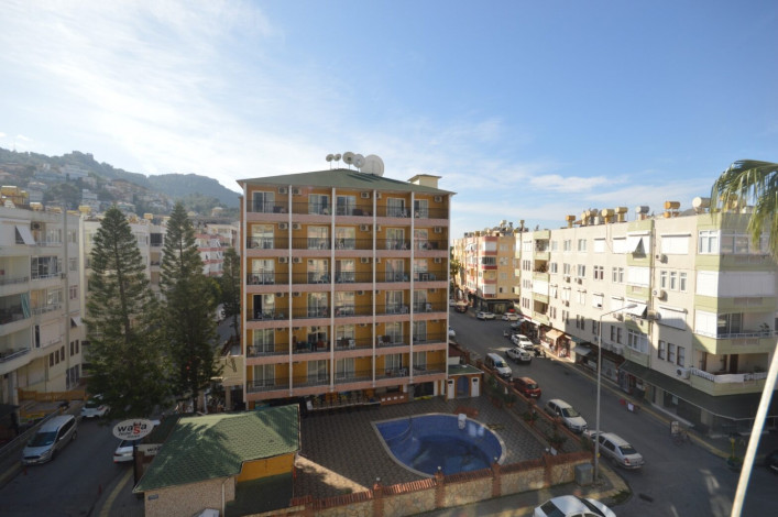 Меблированная четырехкомнатная квартира с дизайнерским ремонтом в самом центре Аланьи, 130 м2 - Ракурс 6