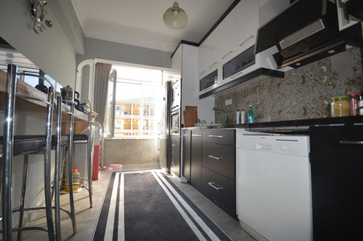 Меблированная четырехкомнатная квартира с дизайнерским ремонтом в самом центре Аланьи, 130 м2 - Ракурс 8