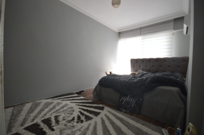 Меблированная четырехкомнатная квартира с дизайнерским ремонтом в самом центре Аланьи, 130 м2 - Ракурс 13