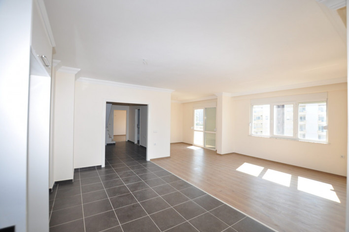 Четырехкомнатная квартира-дуплекс на высоком этаже с частичным видом на море в районе Махмутлар, 220 м2 - Ракурс 8