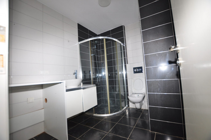 Четырехкомнатная квартира-дуплекс на высоком этаже с частичным видом на море в районе Махмутлар, 220 м2 - Ракурс 17