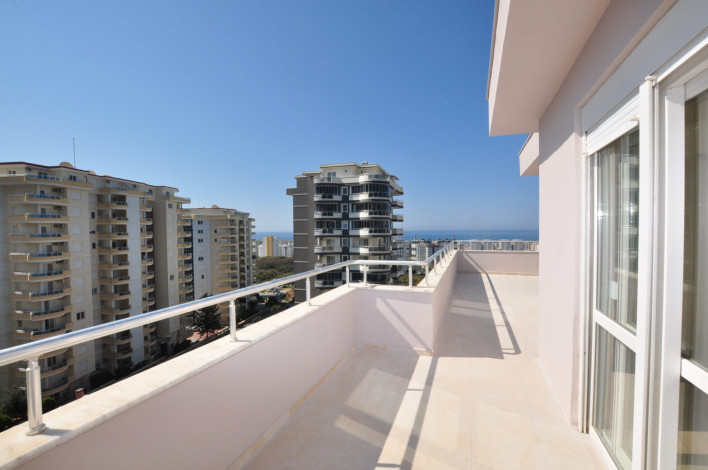 Четырехкомнатная квартира-дуплекс на высоком этаже с частичным видом на море в районе Махмутлар, 220 м2 - Ракурс 21