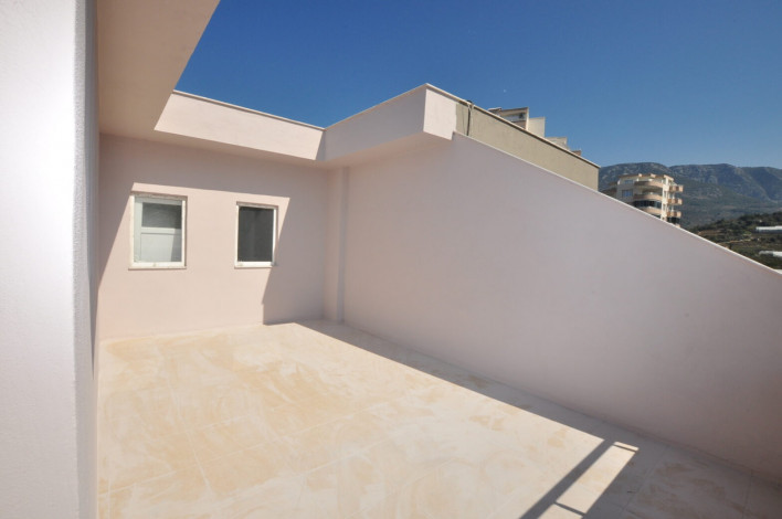 Четырехкомнатная квартира-дуплекс на высоком этаже с частичным видом на море в районе Махмутлар, 220 м2 - Ракурс 23