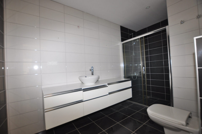 Четырехкомнатная квартира-дуплекс на высоком этаже с частичным видом на море в районе Махмутлар, 220 м2 - Ракурс 28